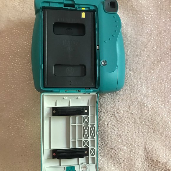 Fugifilm INSTAX 8 Camera with Box - Picture 4 of 6